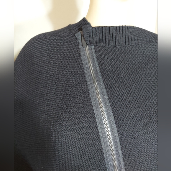 Lululemon Merino Wool Ladies Black Zip Up Pancho O/S Pretty! Good Condition - Picture 2 of 10